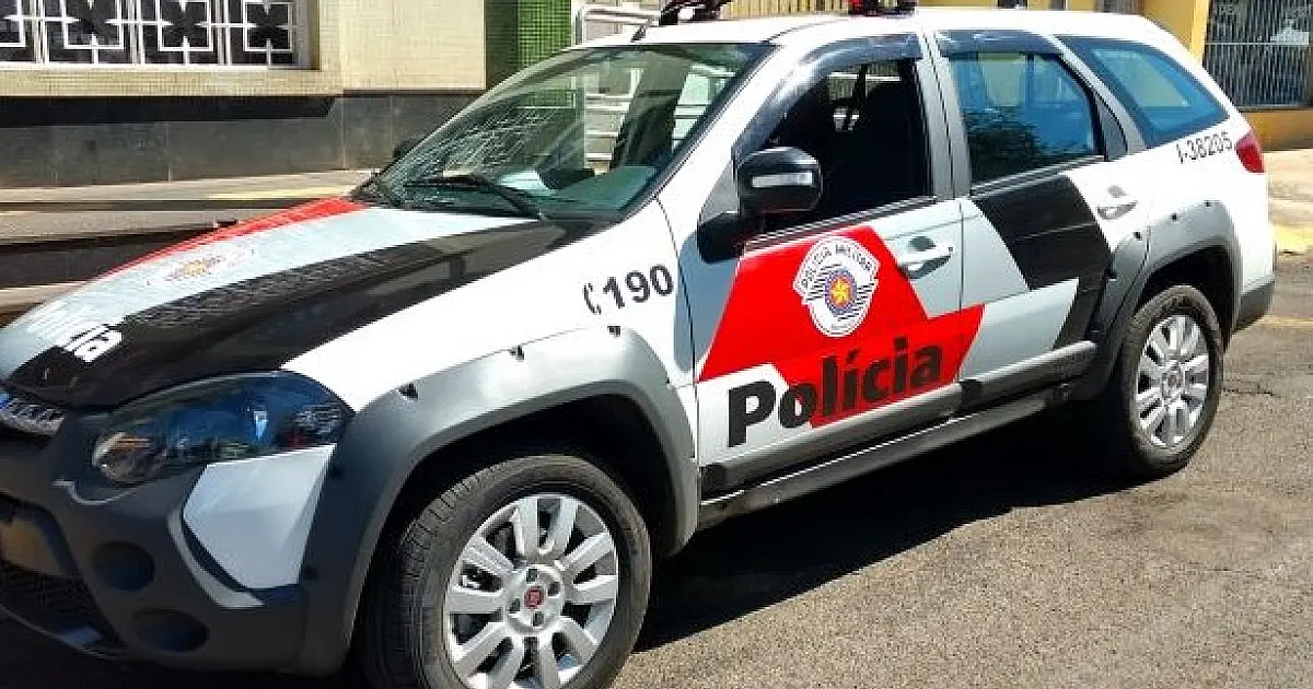 Suspeito de 22 anos é detido por atacar viatura da Polícia Militar em Aparecida