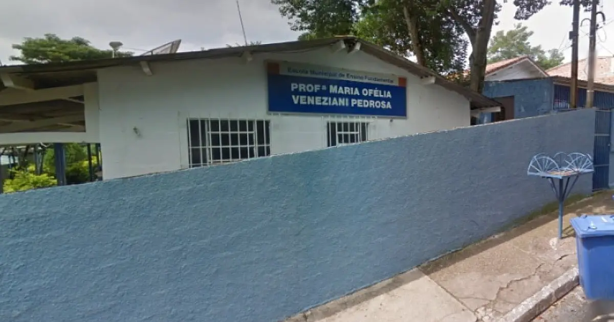 Professora idosa é agredida por aluno e sofre convulsão dentro de escola em São José