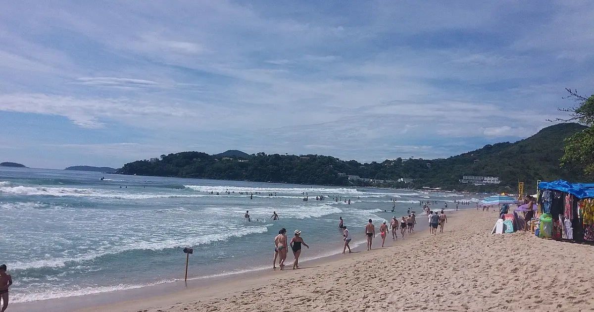 Pai morre afogado após entrar no mar para socorrer filho em Ubatuba