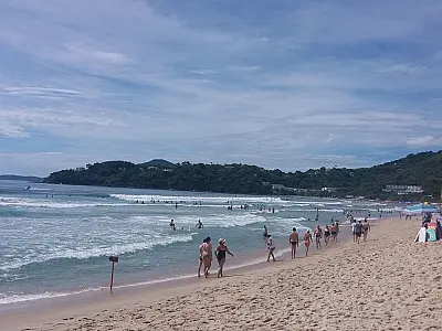 Pai morre afogado após entrar no mar para socorrer filho em Ubatuba