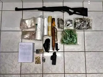 Operação Linha de Contenção apreende armas, drogas e munições no bairro Picinguaba em Ubatuba