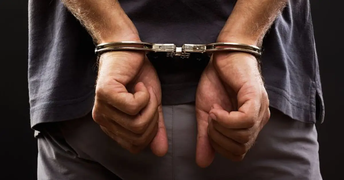 Homem acusado de matar mulher em 2025 em São José é preso após acidente de trânsito na Grande São Paulo