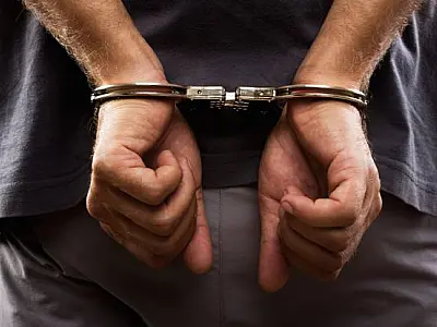 Homem acusado de matar mulher em 2025 em São José é preso após acidente de trânsito na Grande São Paulo