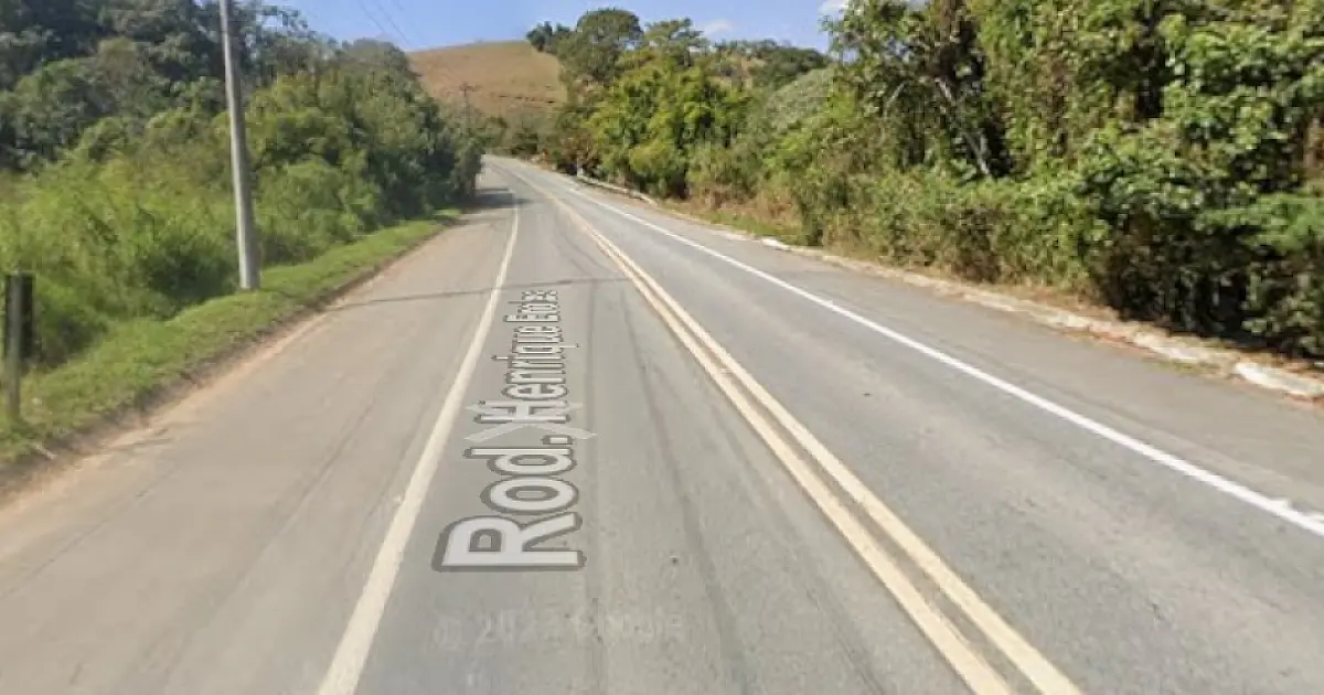 Rodovia Henrique Eroles em Jacareí tem tráfego parcialmente interrompido após acidente de caminhão