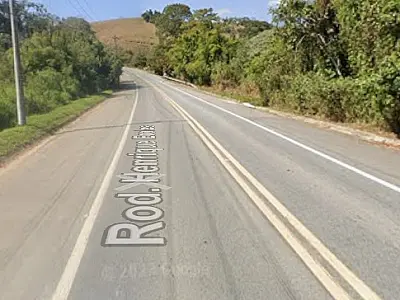 Rodovia Henrique Eroles em Jacareí tem tráfego parcialmente interrompido após acidente de caminhão