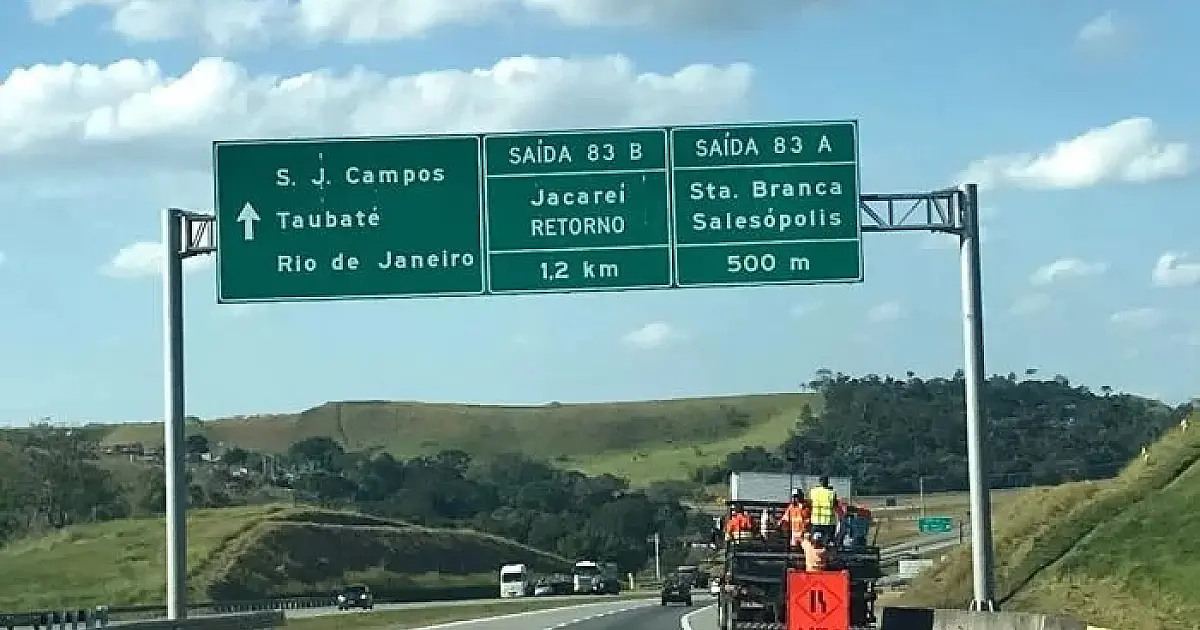 Homem de 45 anos morre após ser atingido por caminhão na Rodovia Carvalho Pinto, em São José