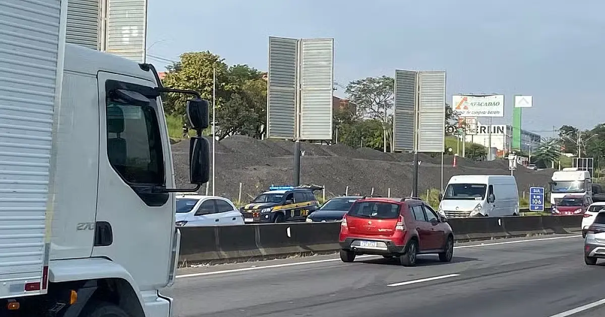 Dois homens ficam feridos após colisão na Via Dutra em Taubaté