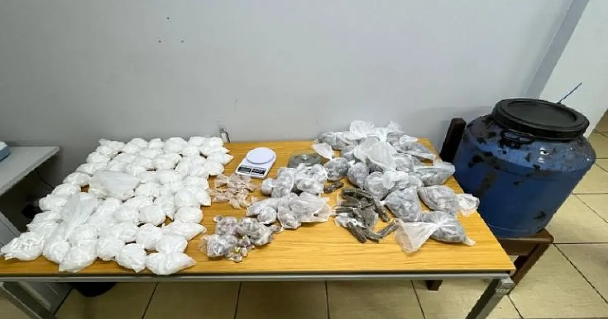 Denúncia anônima leva à apreensão de drogas enterradas em tonel em Taubaté