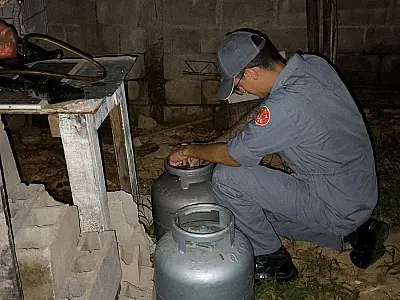 Bombeiros evitam explosão após vazamento de gás no Perequê-Açu, em Ubatuba
