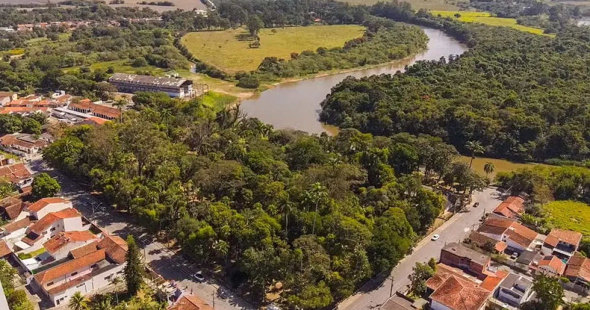 Prefeitura suspende IPTU e taxa de lixo enquanto revisa valores em Pindamonhangaba