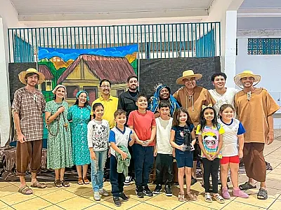 Cultura leva espetáculo sobre a história de Aparecida à escola municipal