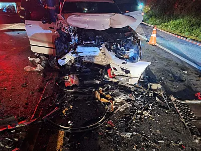 Colisão entre três carros mata duas pessoas e deixa outras nove feridas na Rodovia Floriano Rodrigues em Pinda