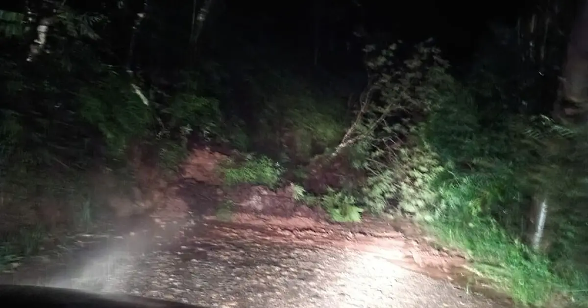 Chuvas fortes causam bloqueios e transtornos em estradas rurais em Guaratinguetá