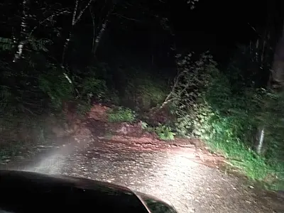 Chuvas fortes causam bloqueios e transtornos em estradas rurais em Guaratinguetá