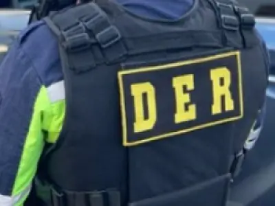 Colisão entre caminhão e carro provoca interdição na Rodovia Rio-Santos em Caraguatatuba
