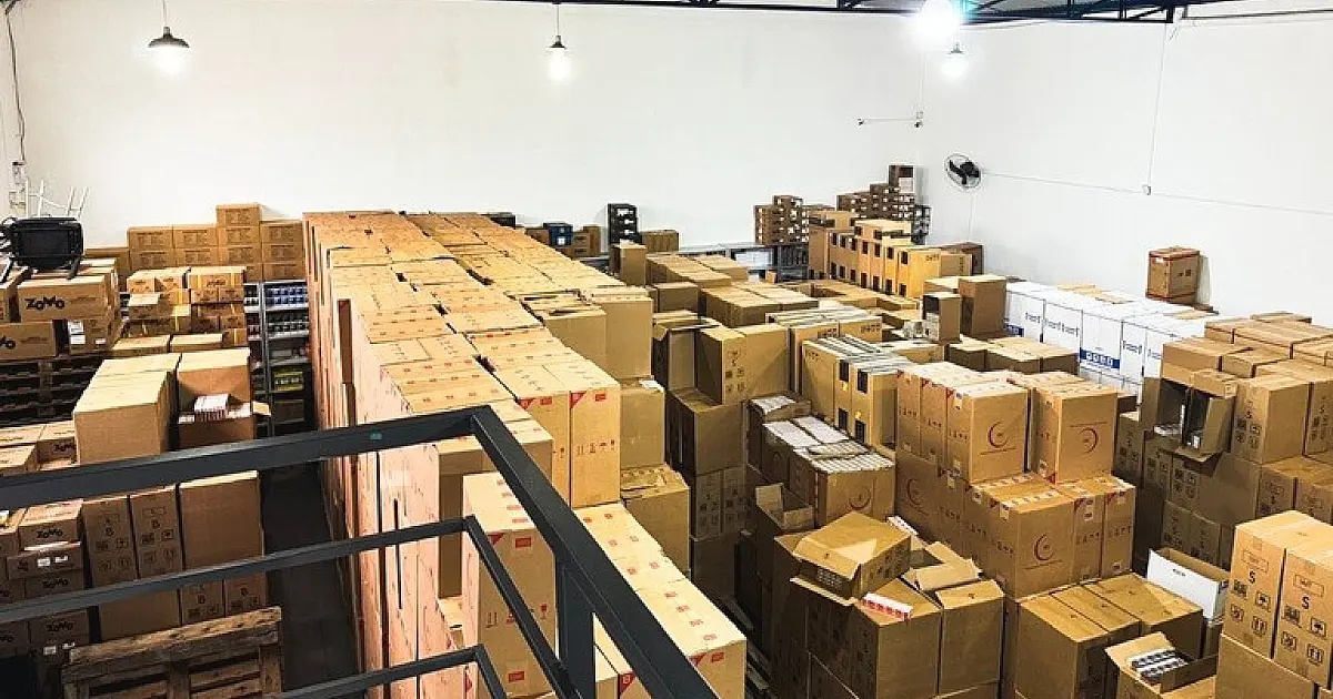 Operação da Polícia Federal investiga carga de 400 caixas de cigarros falsificados apreendida em Aparecida