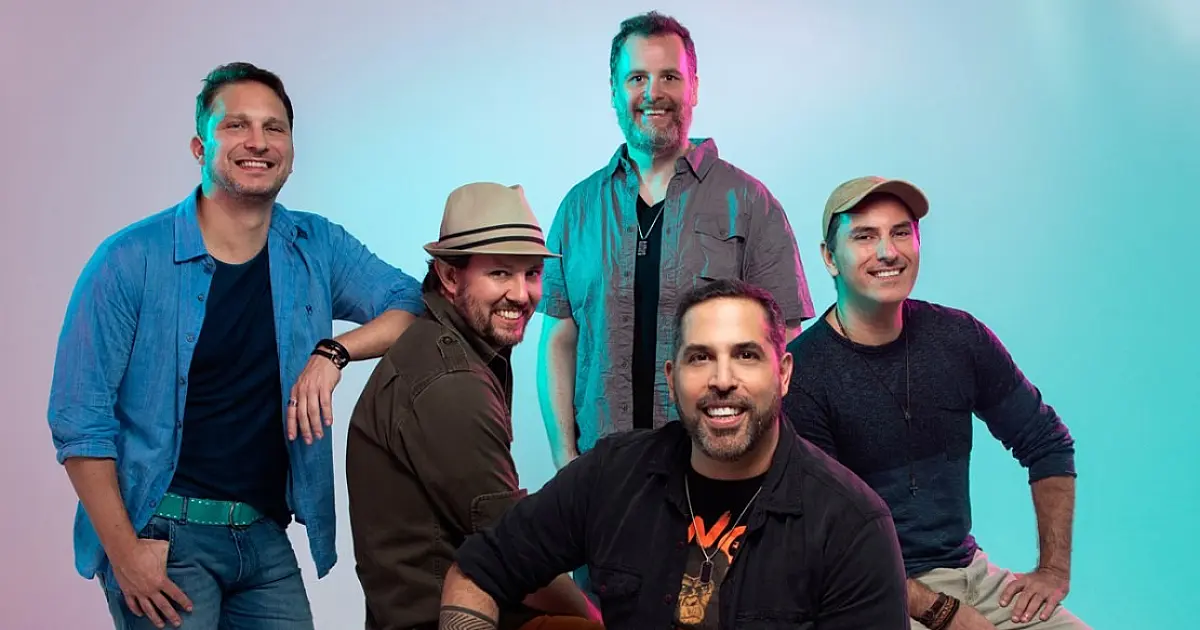 Feriado tem atração nacional do pagode em casa de shows em São José