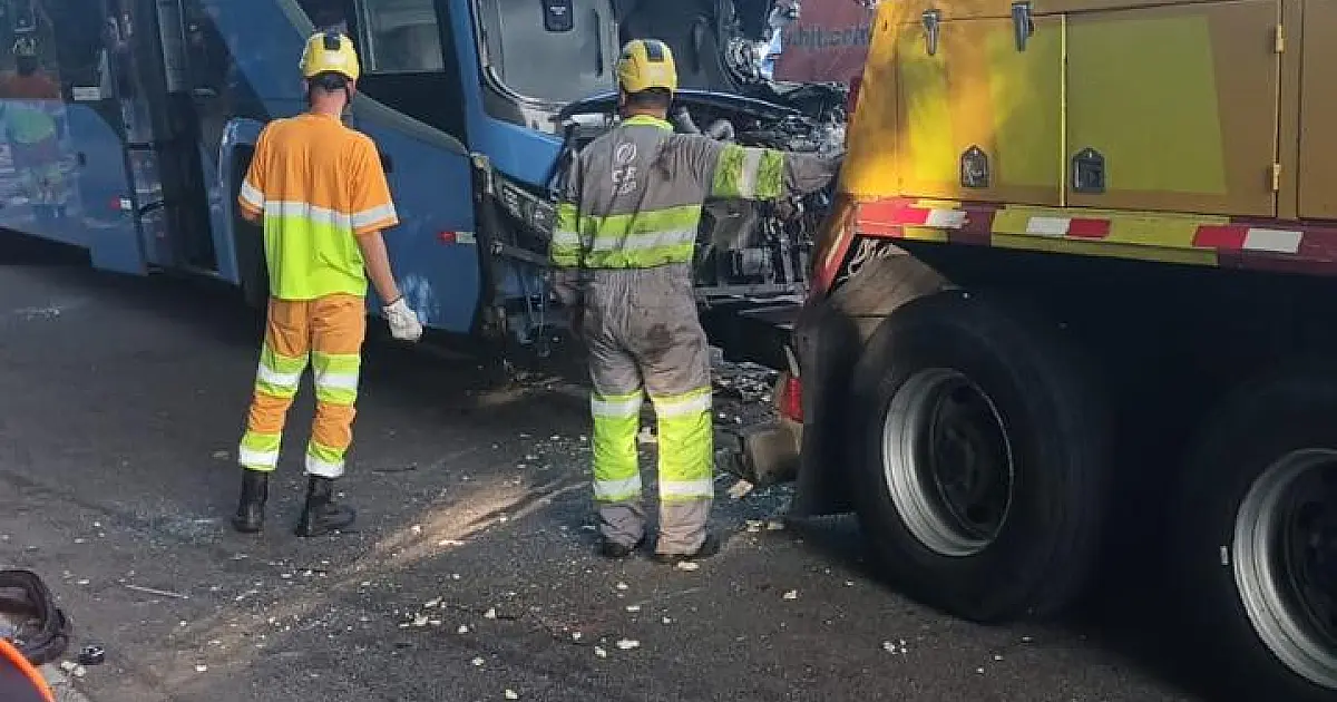 VÍDEO: Acidente grave deixa um morto, 38 feridos e causa quase 20 km de congestionamento na Via Dutra em Taubaté
