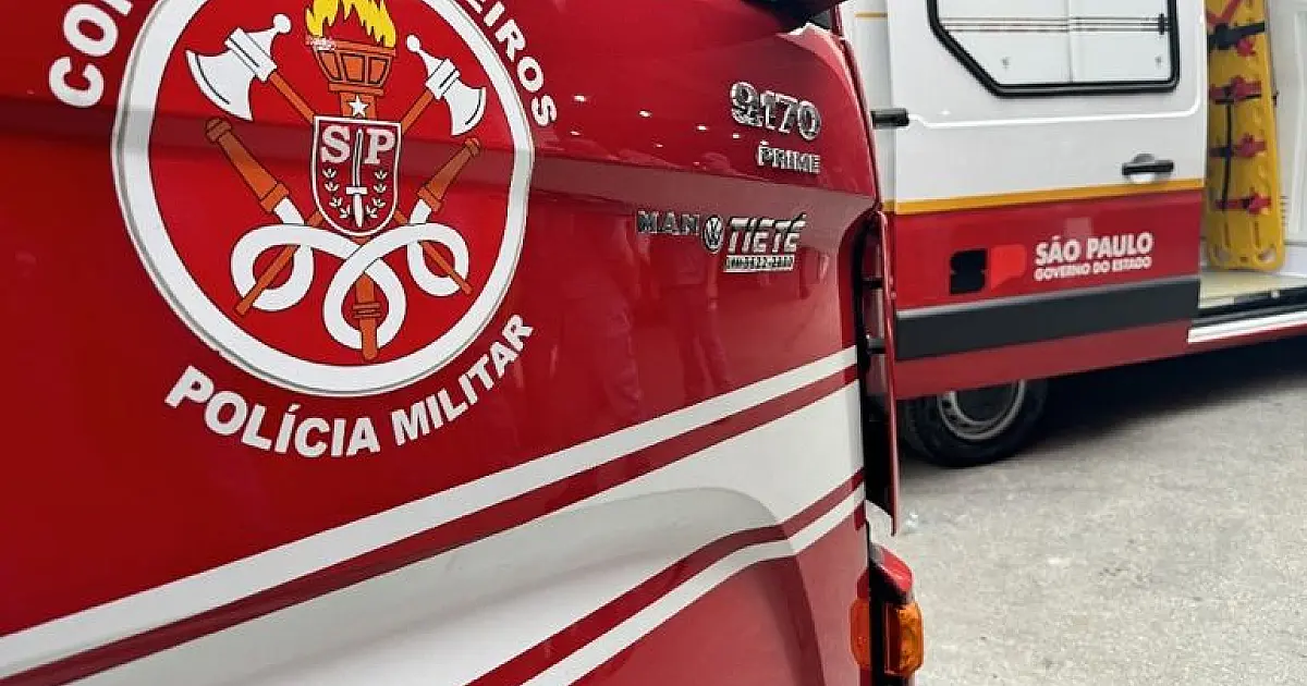 Moradores deixam prédio após incêndio em apartamento no 16º andar na Zona Oeste de São José