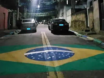 Decoração em rua do bairro Monte Castelo durante a copa de 2022.