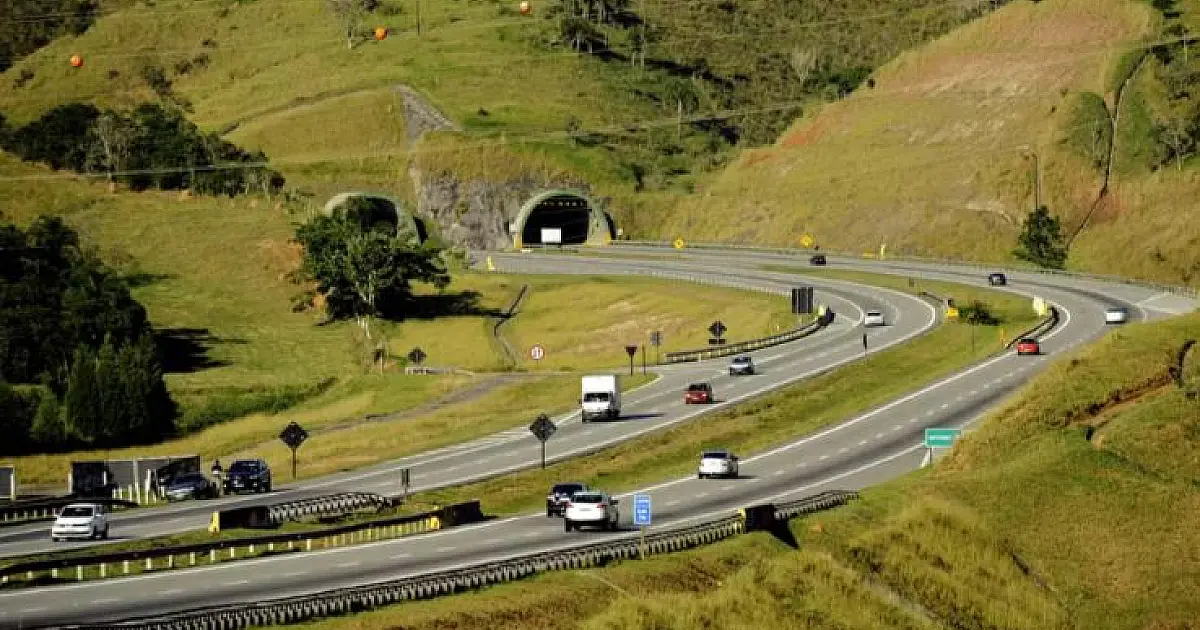 Pedestre morre atropelado na Carvalho Pinto em Jacareí e motorista foge sem prestar socorro