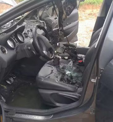 Primeiro caso envolveu um carro de passeio no anel viário em São José. (Reprodução / Andressa Lorenzetti)