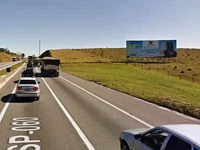 Acidente ocorreu no trecho da via Dutra em Caçapava.