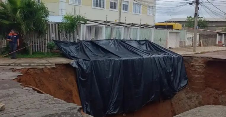 Cratera abriu pela primeira vez em fevereiro de 2026. (Arquivo)
