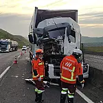 Colisão na Via Dutra em Guaratinguetá deixa morto e causa engavetamento em sequência