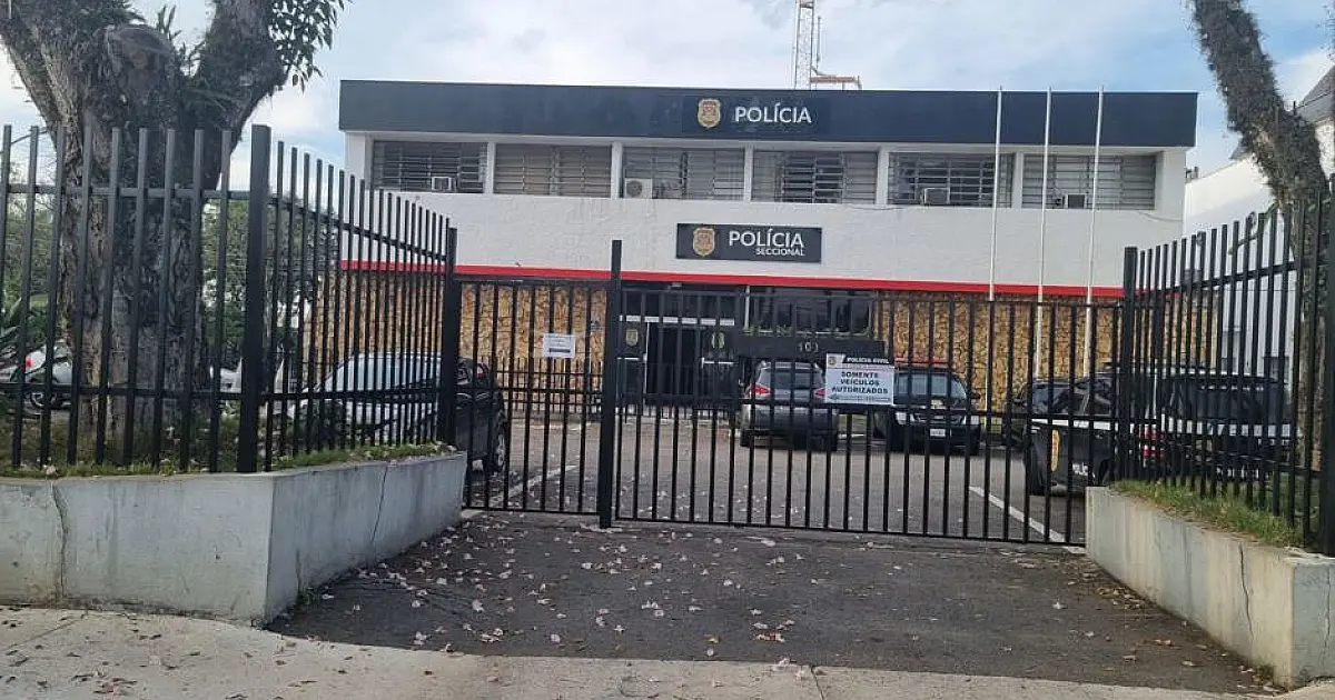 Homem de 30 anos é preso acusado por cárcere privado contra o próprio pai na zona leste de São José