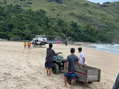 Mulher foi removida por helicóptero da Polícia Militar.