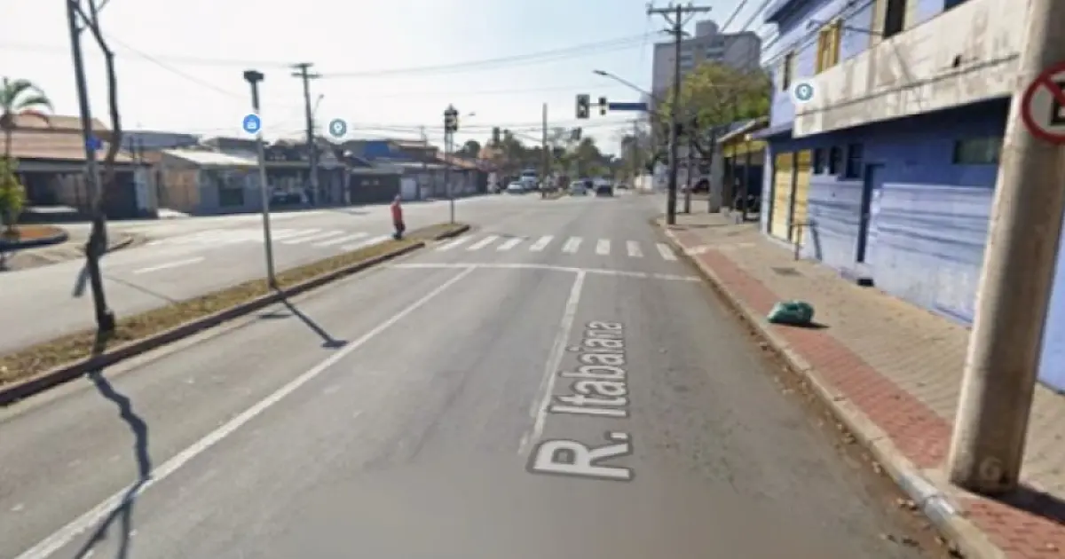 Carga de cerveja cai de caminhão e interdita duas faixas na Zona Sul de São José