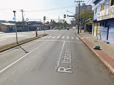 Tombamento de carga ocorreu na rua Itabaiana em São José.