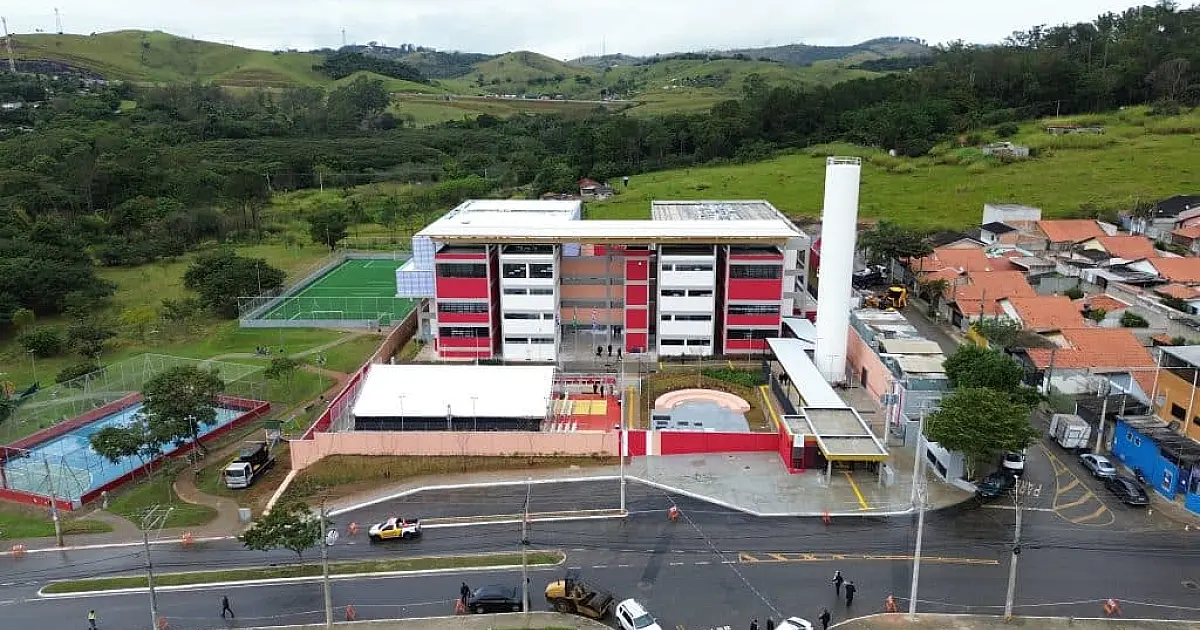 Nova escola estadual é entregue em São José com capacidade para 1.300 estudantes