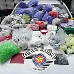 Denúncia leva à descoberta de casa usada para armazenar porções de maconha, cocaína e crack em Taubaté