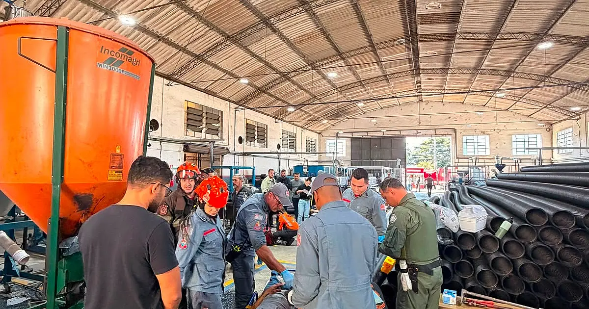 Acidente com triturador deixa homem de 32 anos ferido em empresa de São José