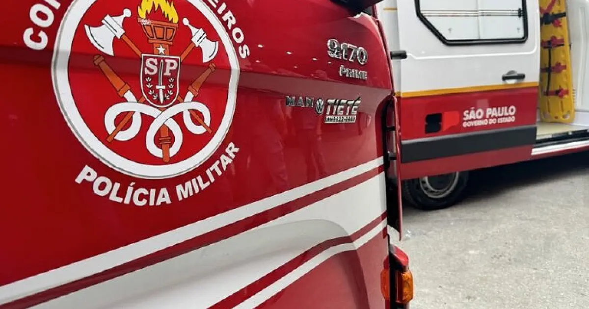 Morador e porteiro são hospitalizados após incêndio em prédio residencial em São José