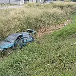 Bebê de 1 ano sai ileso em acidente com dois carros e carreta em Pinda