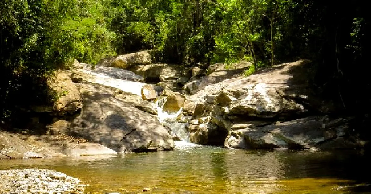 Operação de resgate entra no 2º dia após desaparecimento de homem em cachoeira em Piquete