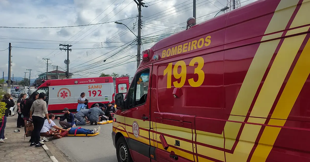 Mulheres de 20 e 27 anos ficam feridas em acidente de moto em Caraguá