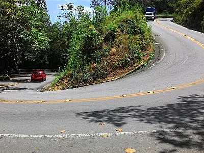 Acidente ocorreu na Rodovia Oswaldo Cruz em Ubatuba.