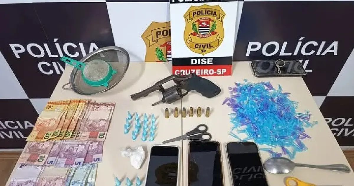 Operação policial apreendeu celulares, dinheiro e drogas em Cruzeiro