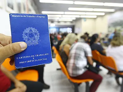 Após feriado municipal, São José retoma atendimento com 735 vagas abertas no PAT