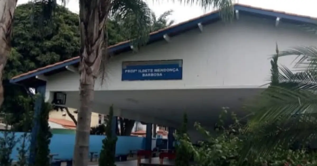 Três alunos são suspensos por suspeita de terem colocado vidro na garrafa de professora em escola de São José