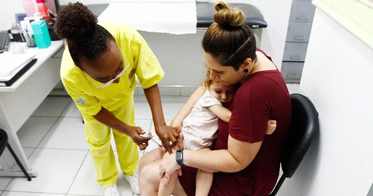Imunizante que amplia proteção contra pneumonia, meningite e infecções é disponibilizada para crianças de até 5 anos em São José