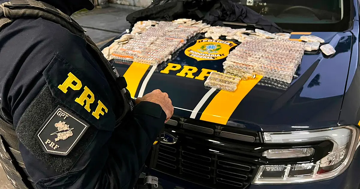 Mulher é presa pela PRF por suspeita de transportar 1.500 ampolas de medicamentos clandestinos em Caçapava