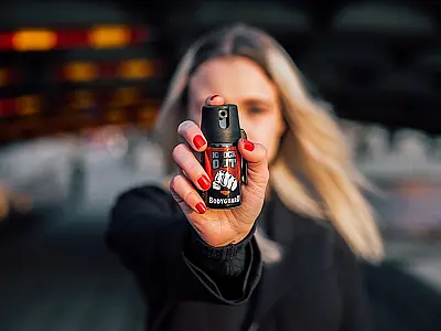 Lei libera compra e porte de spray de pimenta para mulheres maiores de idade