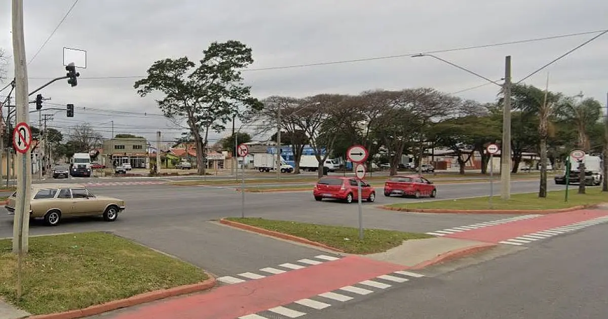 Ambulância com paciente a bordo se envolve em acidente em São José
