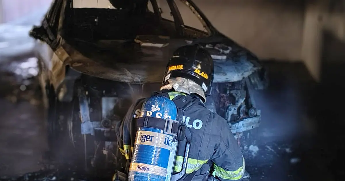 Veículo elétrico pega fogo e mobiliza Defesa Civil e Bombeiros em São Sebastião