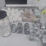 Adolescente de 17 anos é apreendido e homem de 21 é preso após ações da PM contra o tráfico em Jacareí